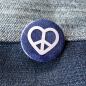Preview: Ansteckbutton Love Peace Zeichen Jeans auf Jeans